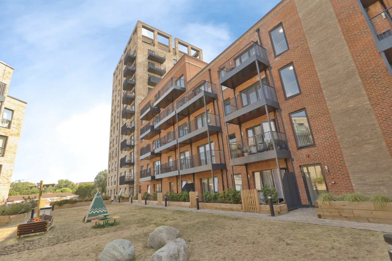 Vousden Grove, London, SE28, photo 13