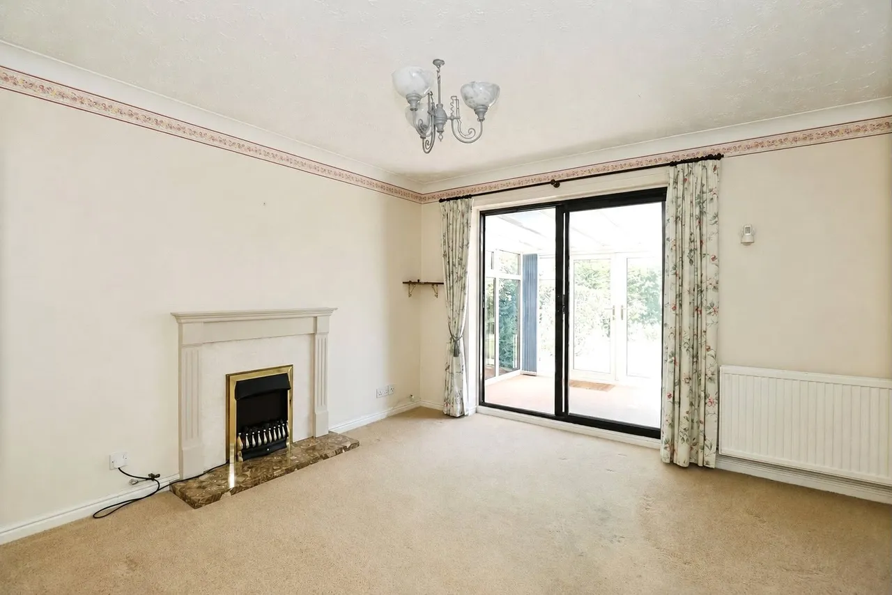 Pinewood Court, CREWE, Cheshire, CW2, photo 2
