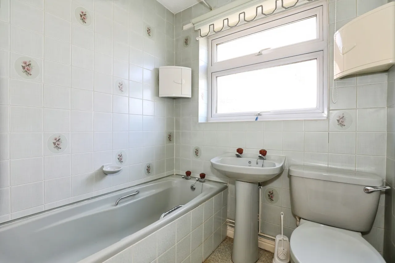 Pinewood Court, CREWE, Cheshire, CW2, photo 12