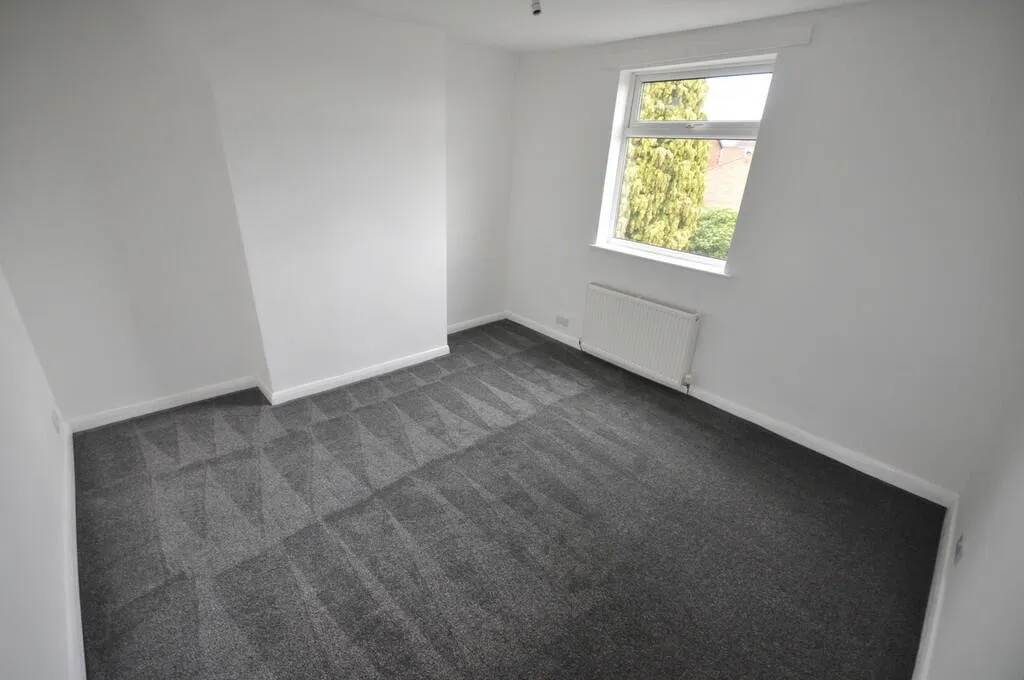 South Street North, New Whittington, S43, photo 3