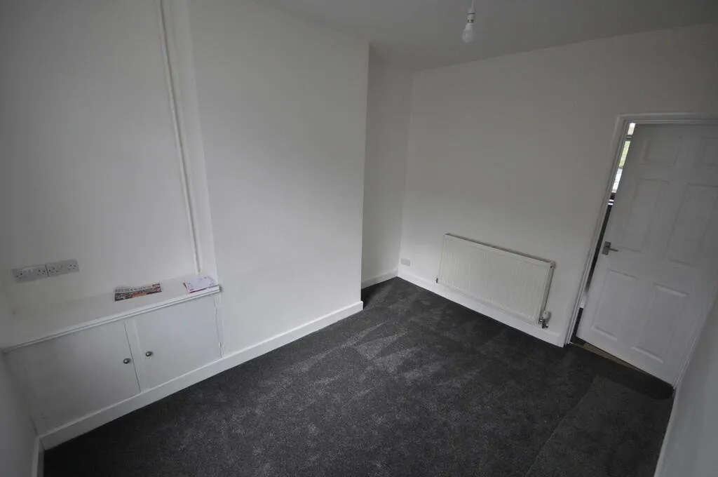 South Street North, New Whittington, S43, photo 5