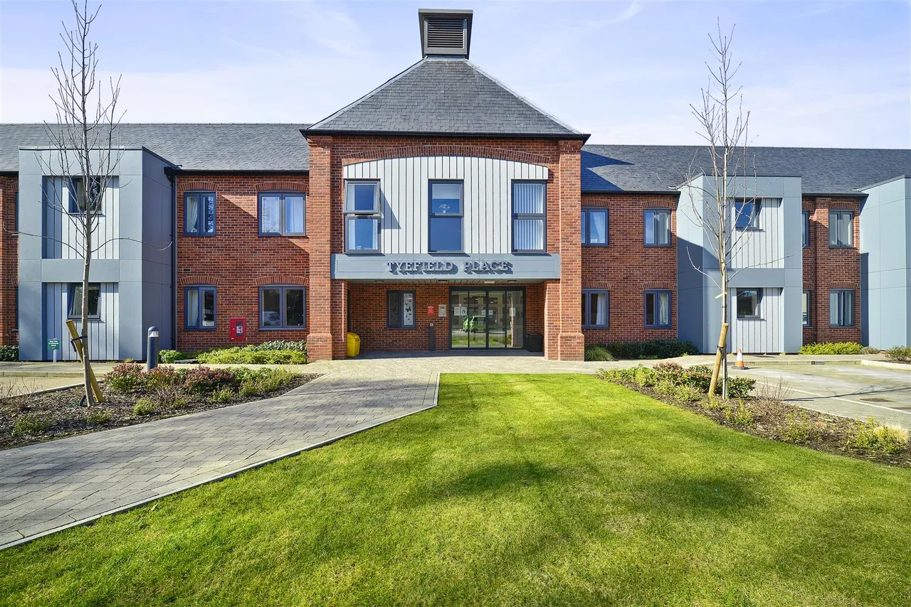 2 bed flat for sale, High Street, Hadleigh, IP7