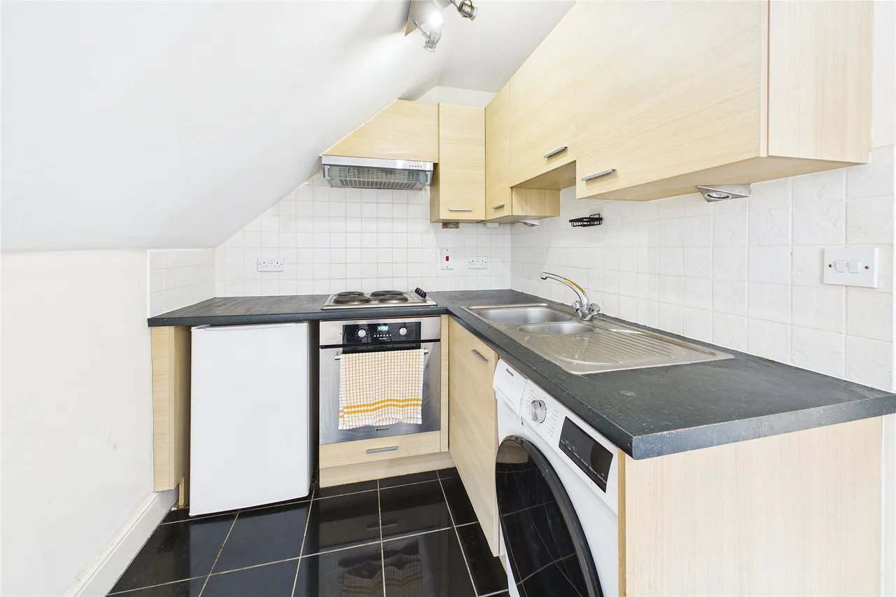 Chapel Lane, Farnborough, GU14, photo 3