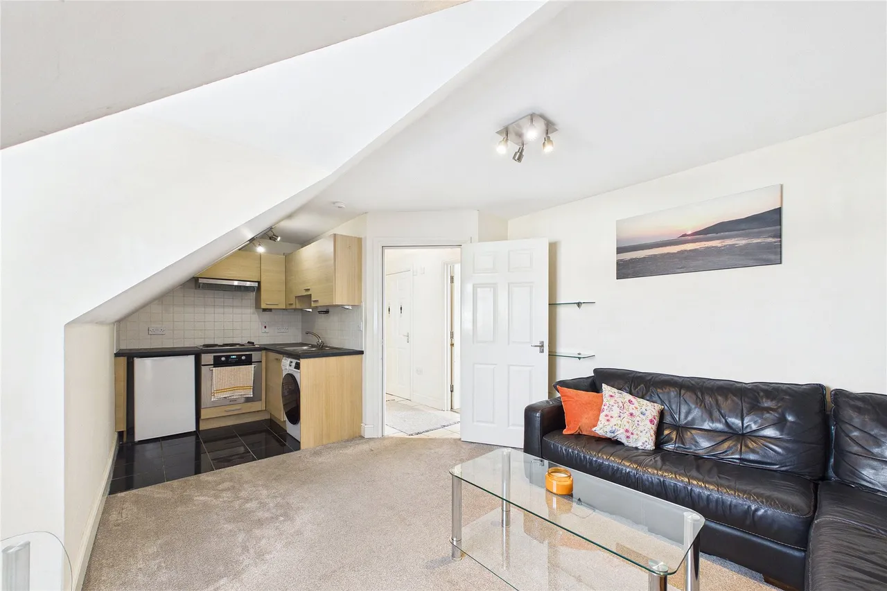 Chapel Lane, Farnborough, GU14, photo 5