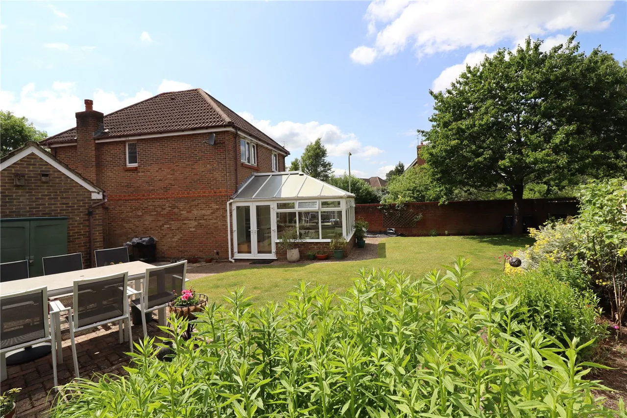 Jessett Drive, Church Crookham, Fleet, Hampshire, GU52 0XB, photo 3