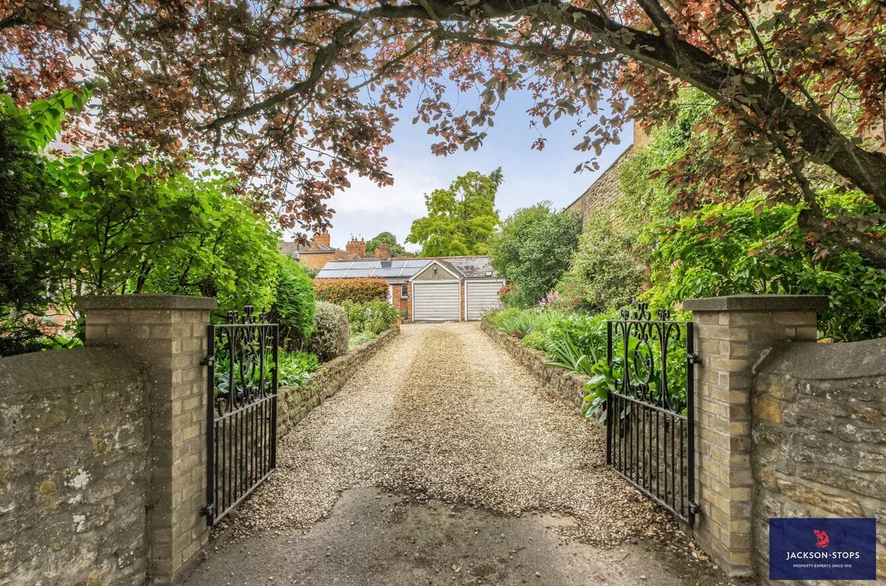 Northampton Road, Earls Barton, NN6, photo 2
