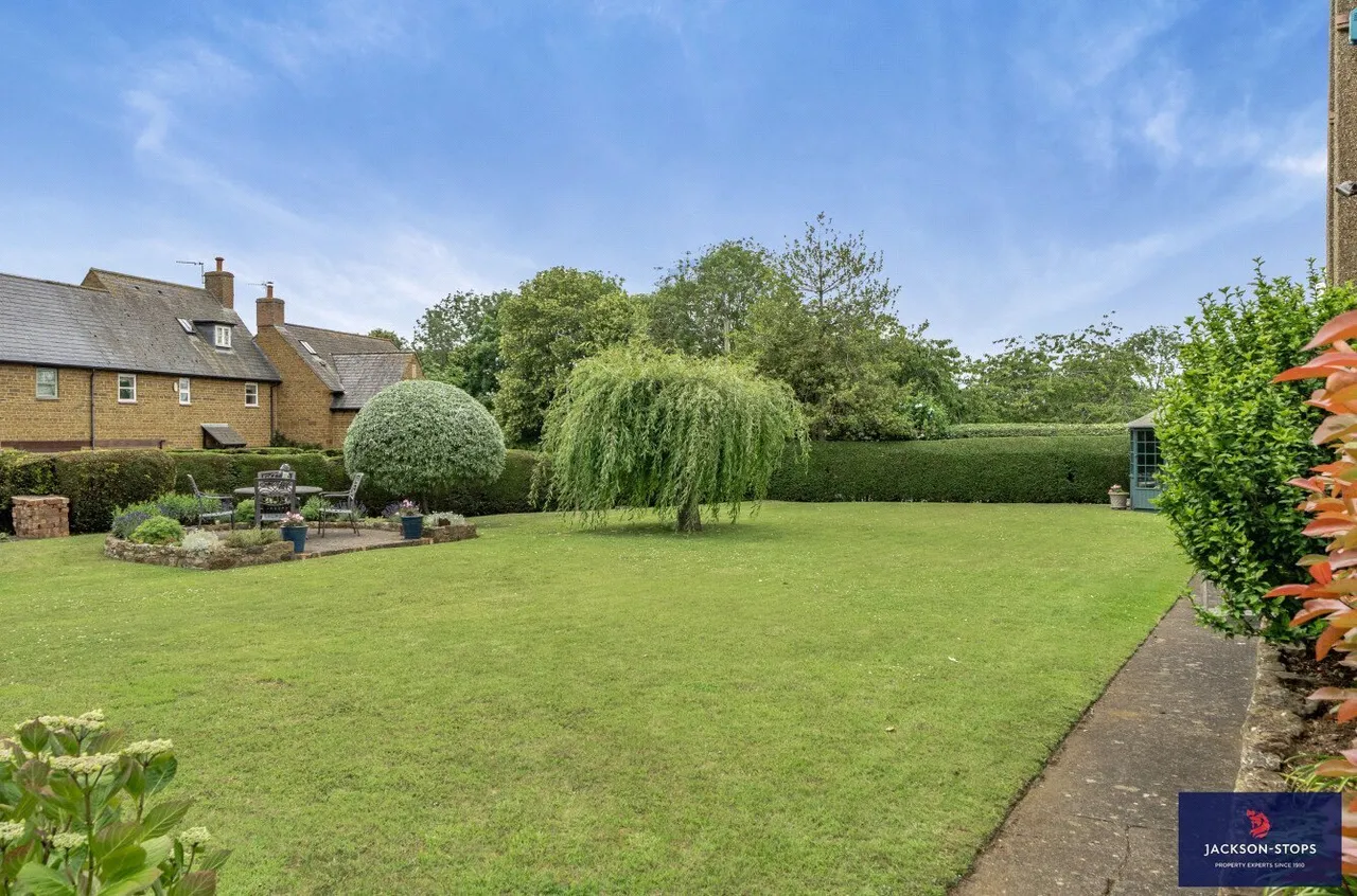 Northampton Road, Earls Barton, NN6, photo 3
