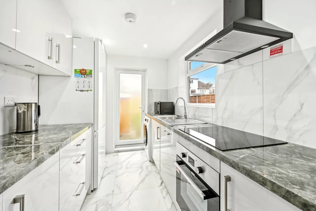 3 bedroom house for SHARERS (HMO licence) Court Way, London W3 0PZ, photo 8