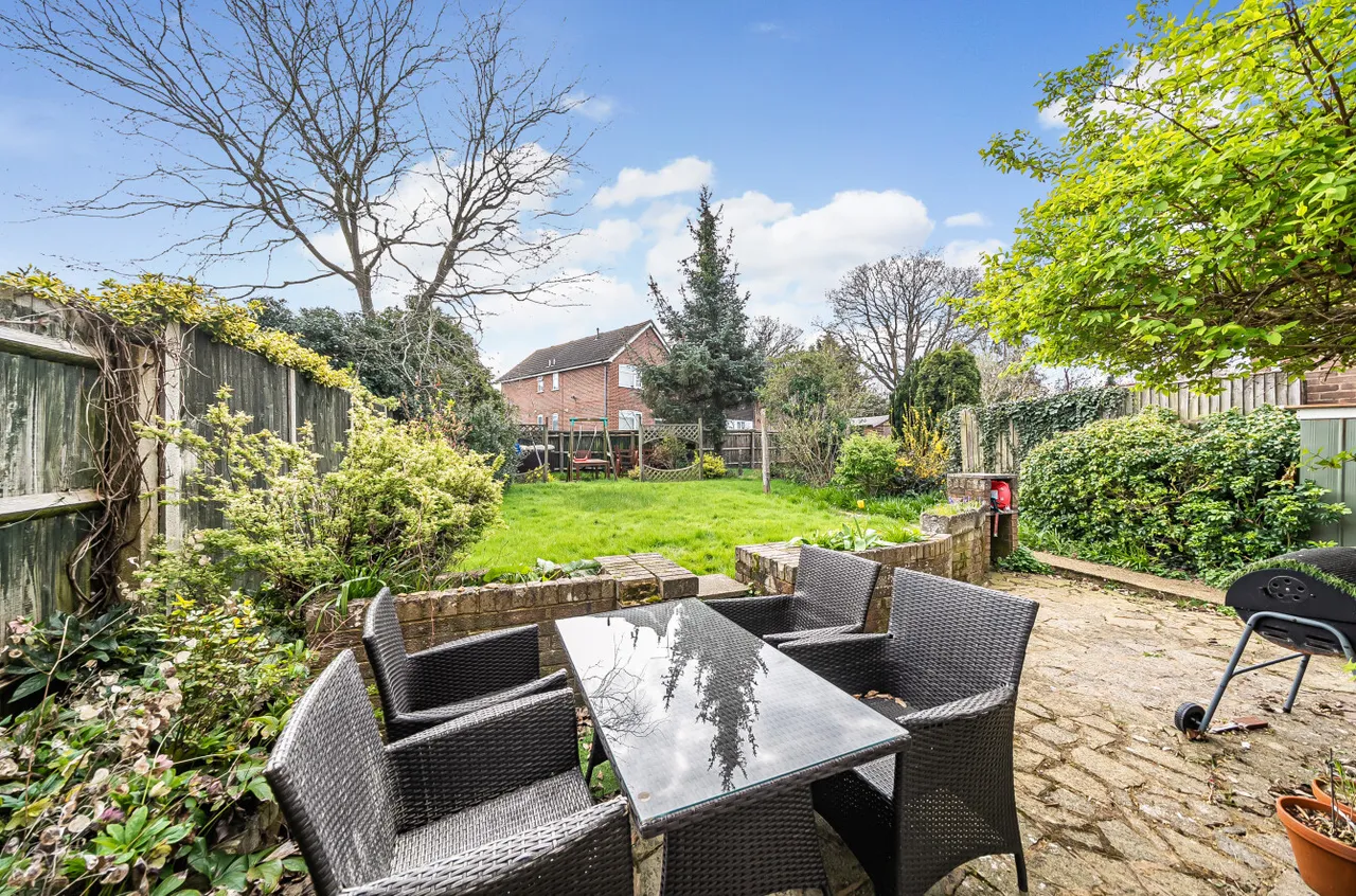 Cobbetts Walk, Bisley, Woking, Surrey, GU24 9DU, photo 9