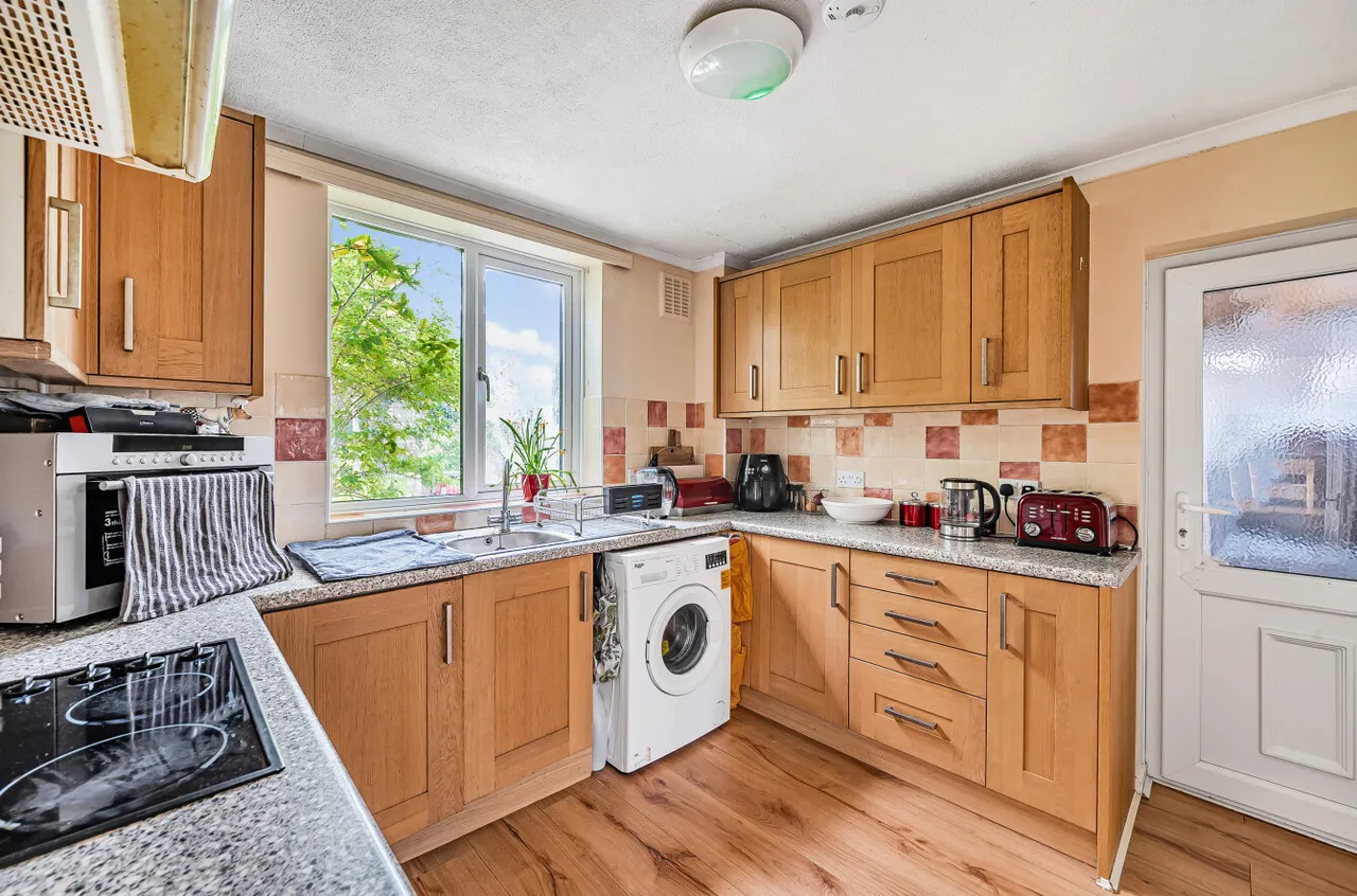 Cobbetts Walk, Bisley, Woking, Surrey, GU24 9DU, photo 3