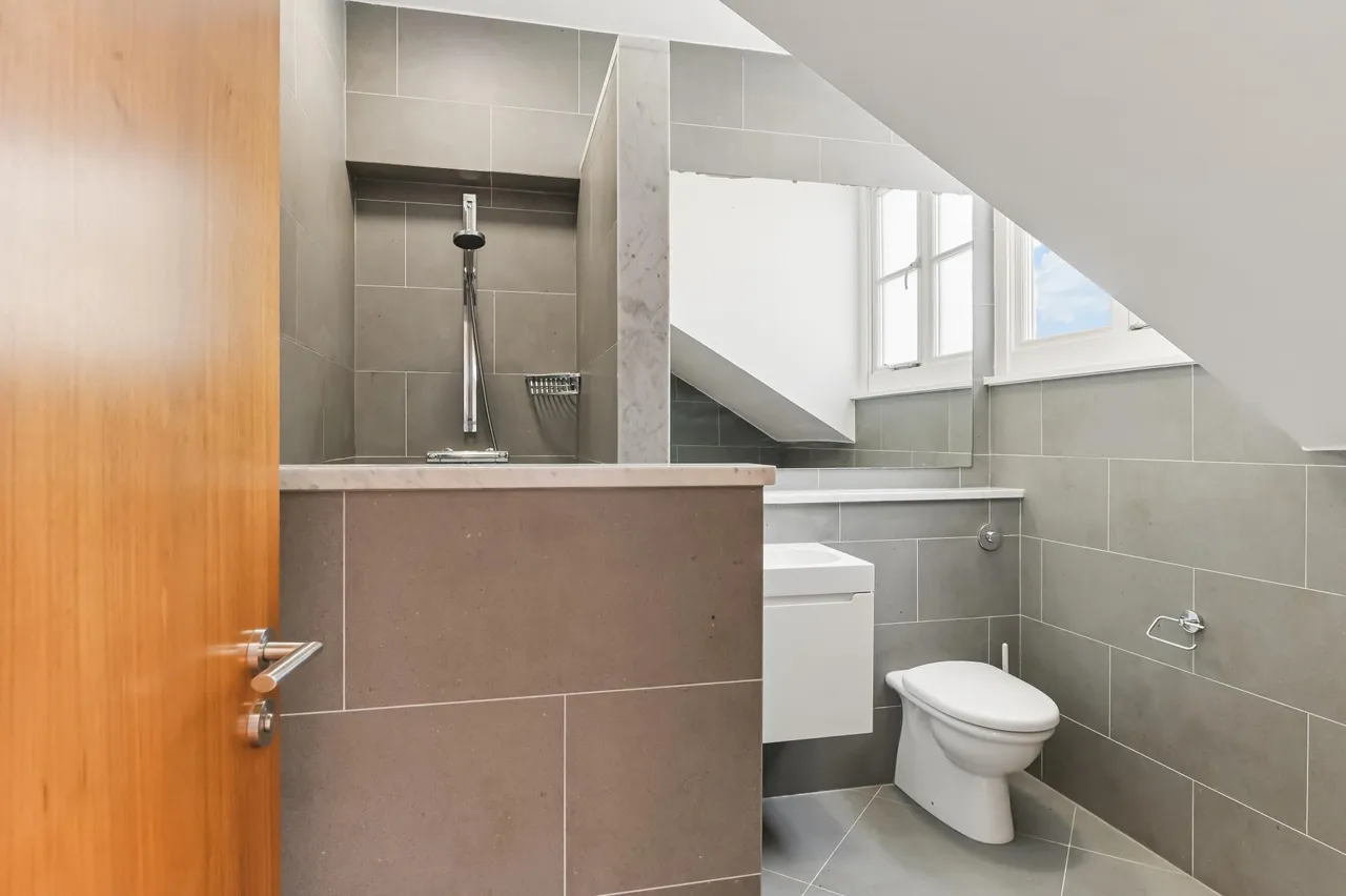 North Road, TW8, photo 14