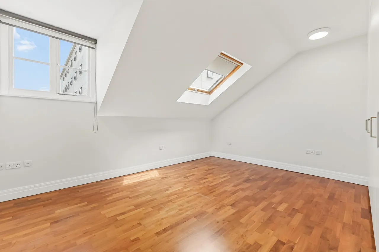 North Road, TW8, photo 12