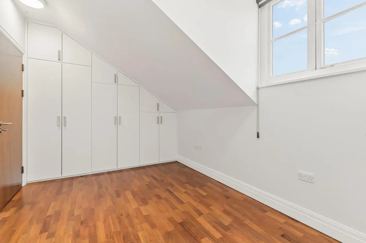 North Road, TW8, photo 11