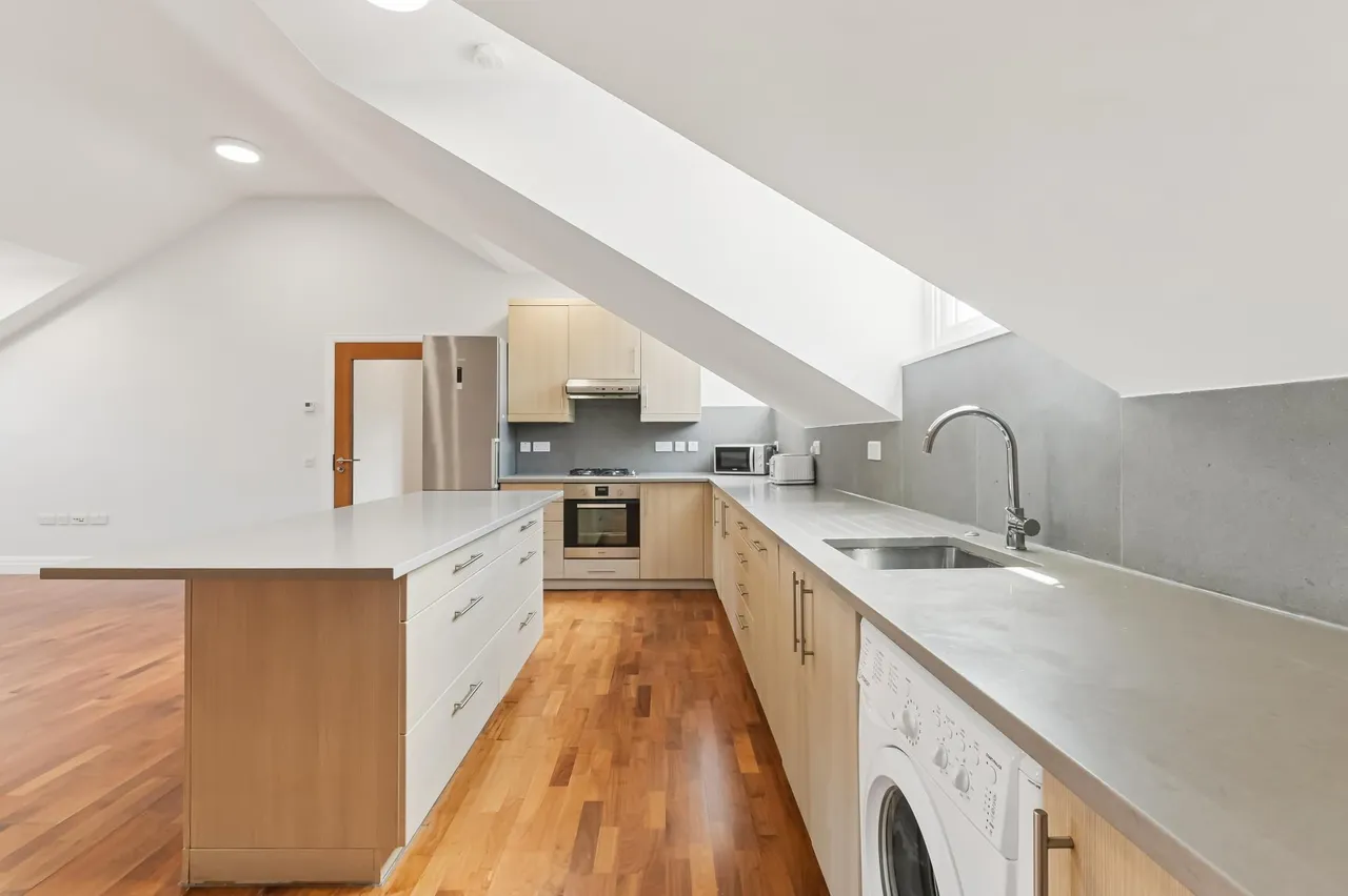 North Road, TW8, photo 4