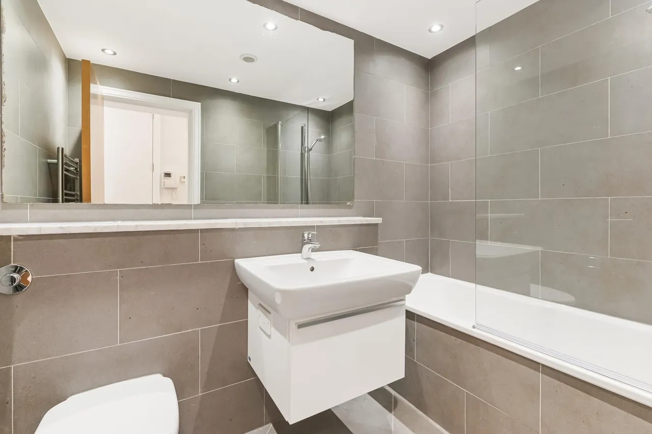 North Road, TW8, photo 9