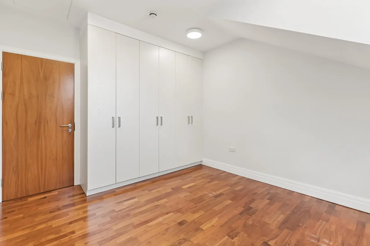 North Road, TW8, photo 8