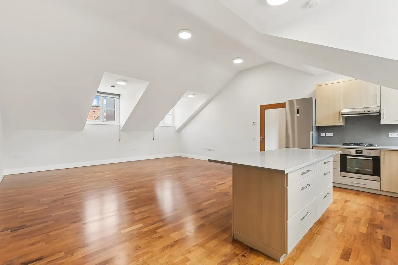 North Road, TW8, photo 5