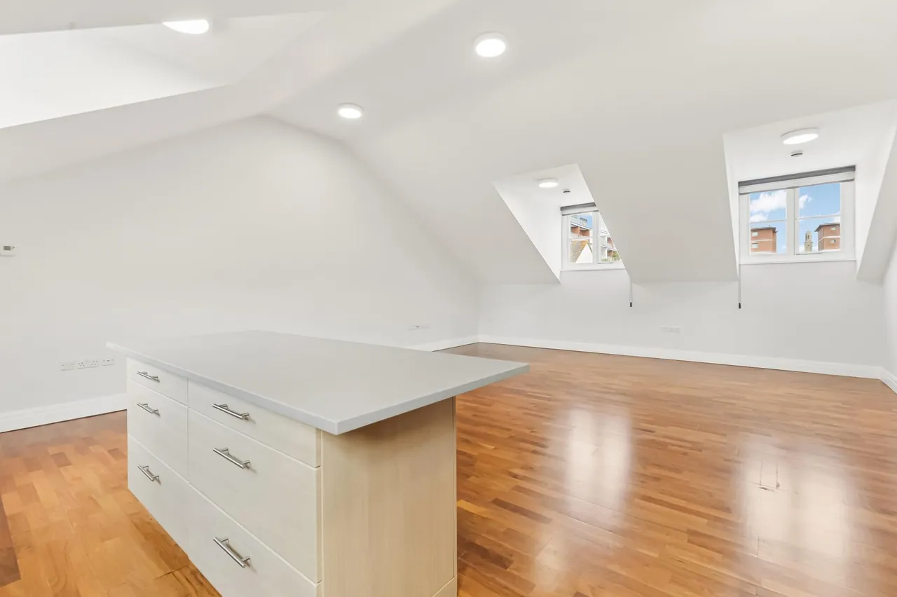 North Road, TW8, photo 6