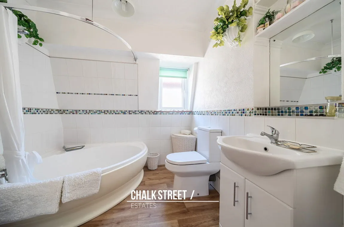 Hill Crescent, Hornchurch, Greater London, RM11 2AP, photo 17