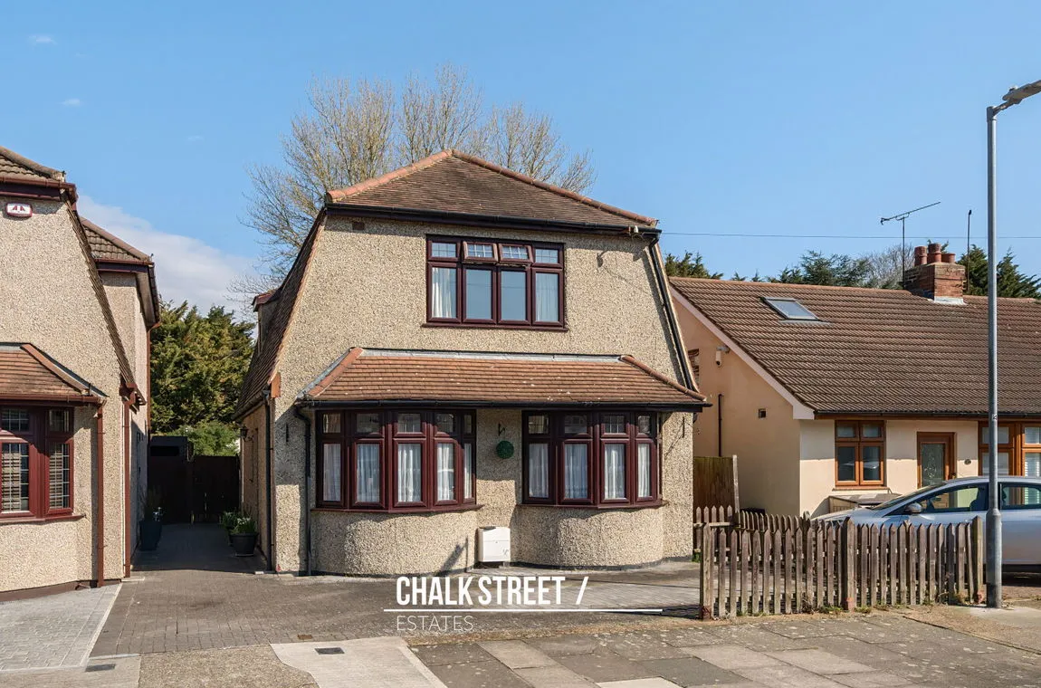 4 bed house for sale — Hill Crescent, Hornchurch, Greater London, RM11 2AP