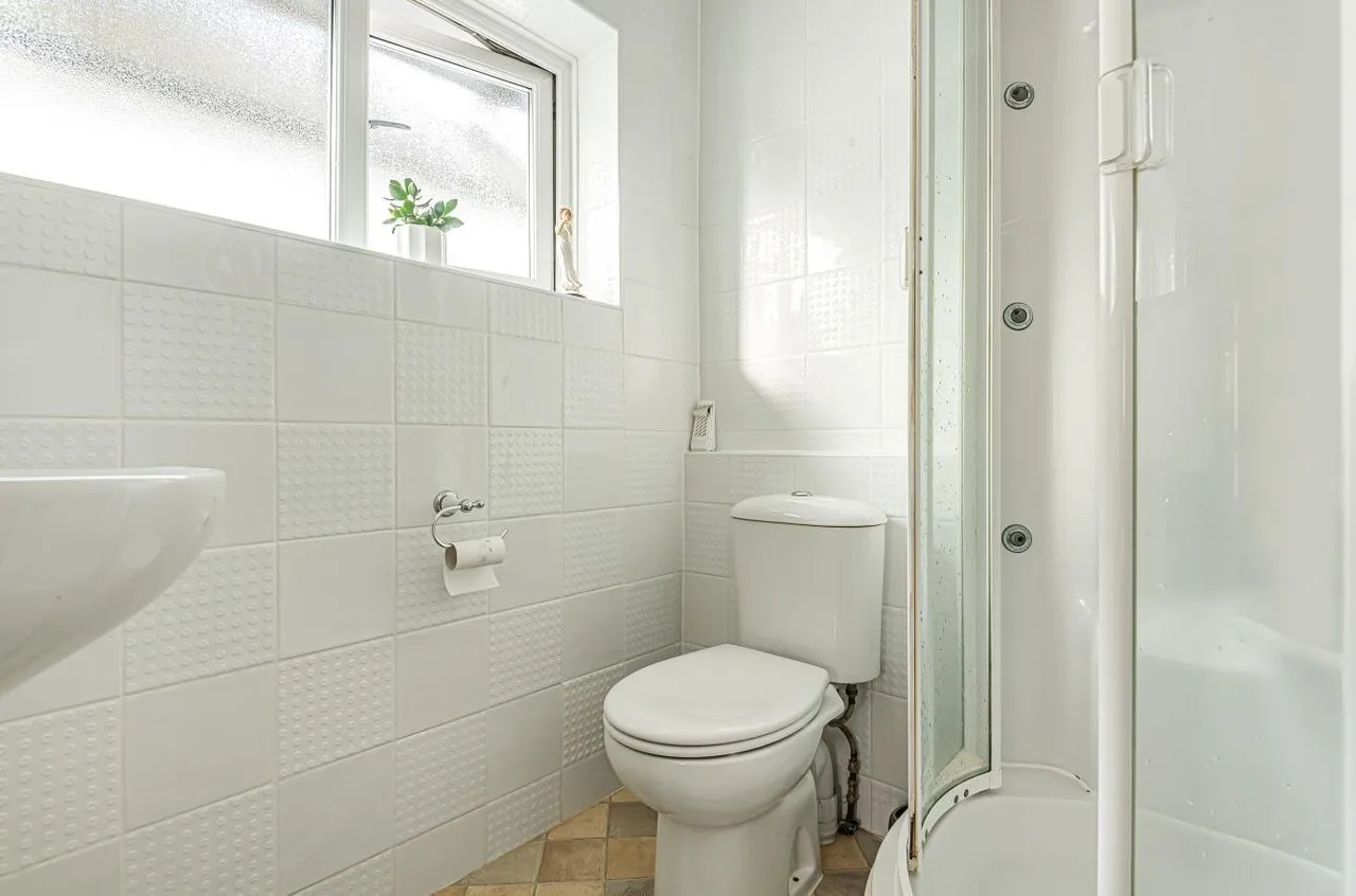York Road, Cheam, Surrey, SM2 6HL, photo 16
