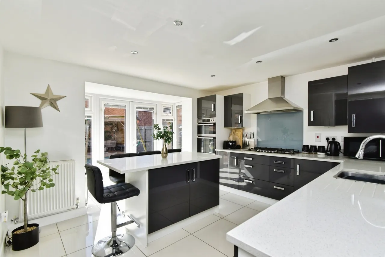 Shergold Close, Elworth, Sandbach, Cheshire, CW11, photo 2