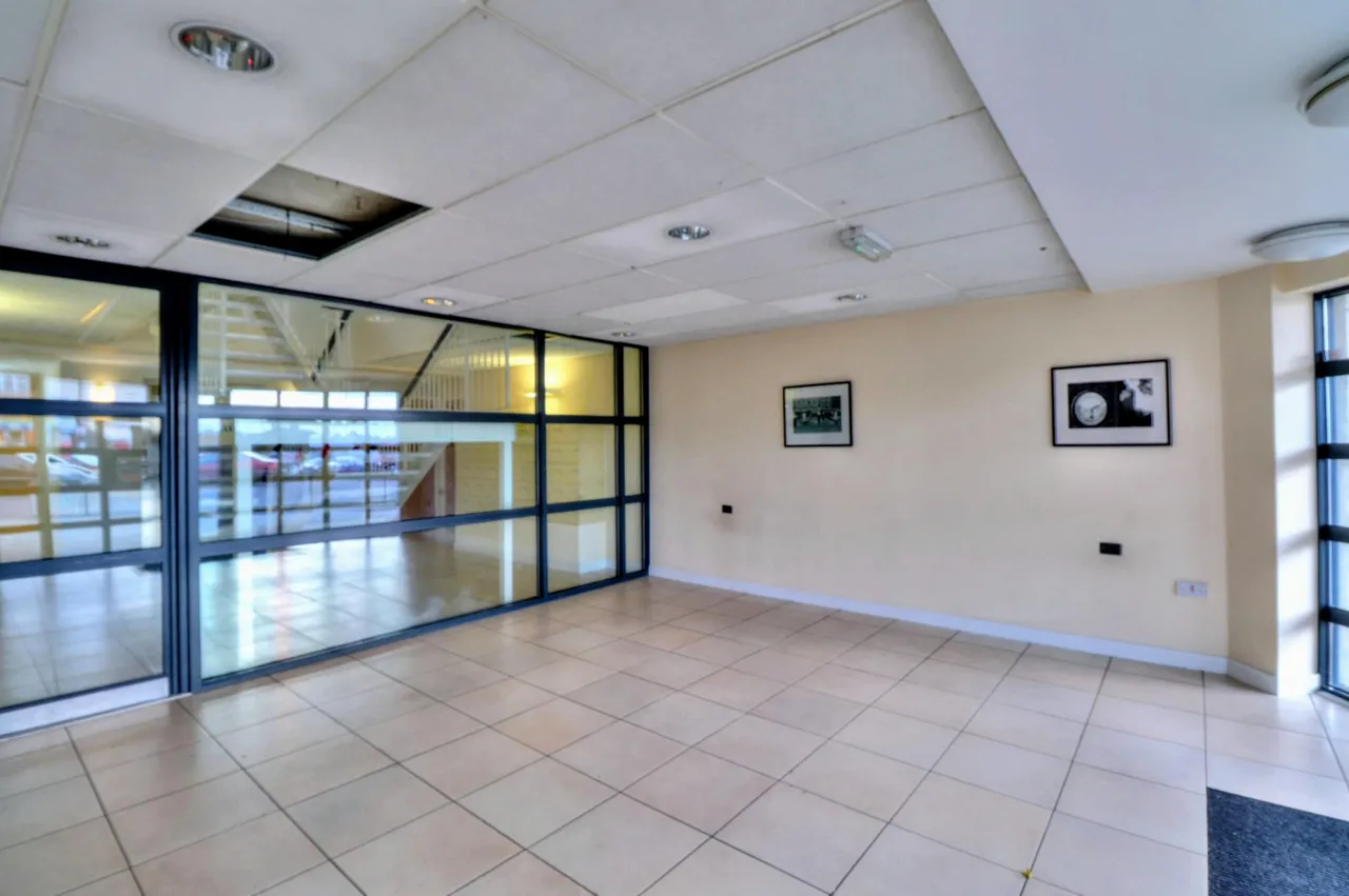 High Road, Romford, RM6, photo 19