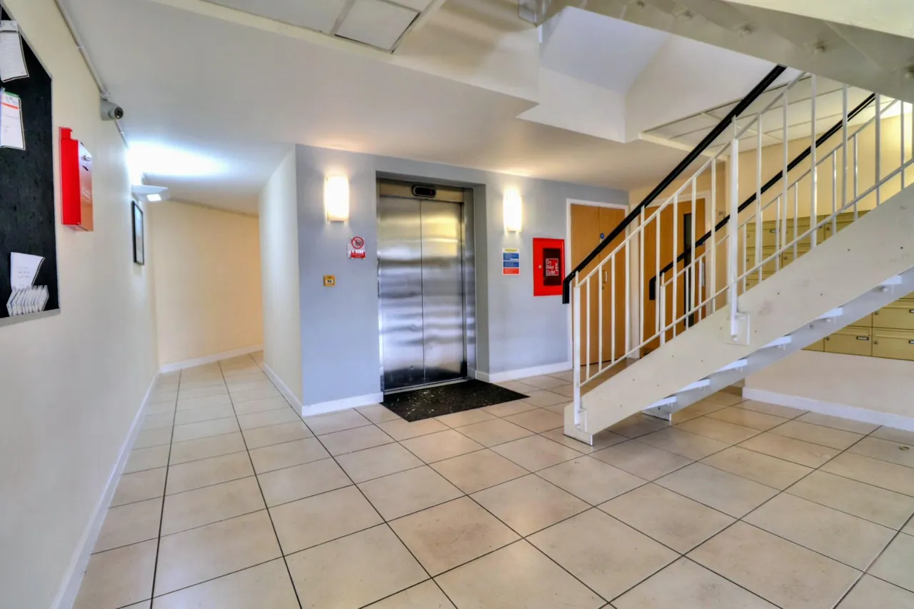 High Road, Romford, RM6, photo 18