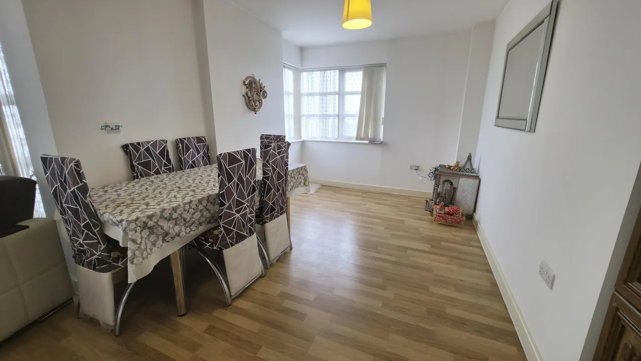 High Road, Romford, RM6, photo 8