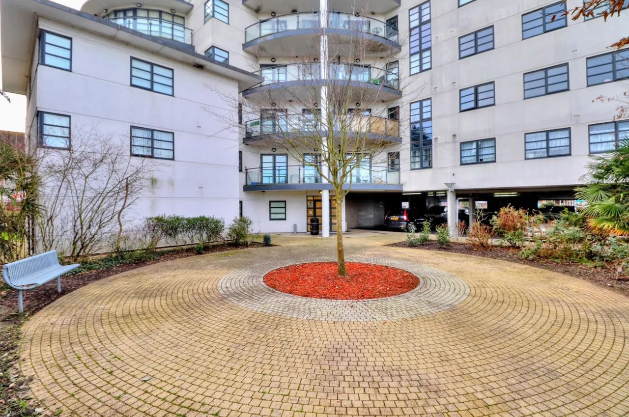 High Road, Romford, RM6, photo 16