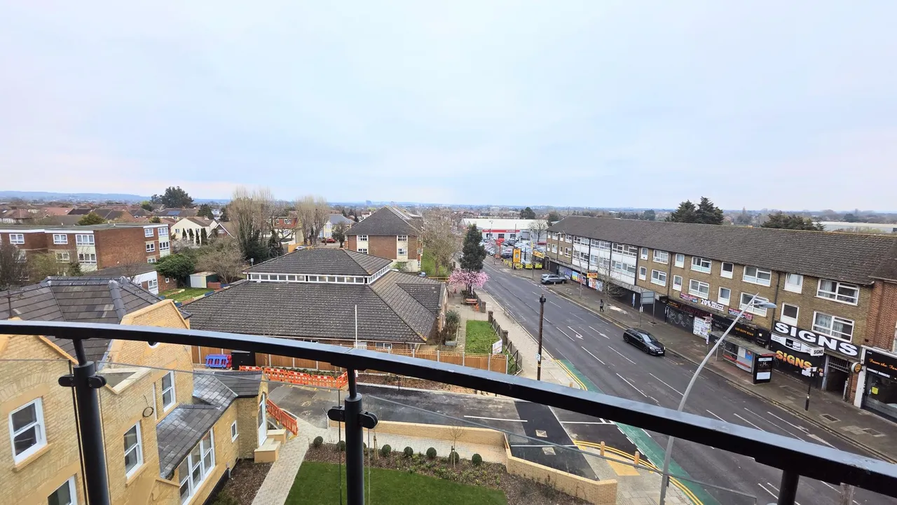 High Road, Romford, RM6, photo 5