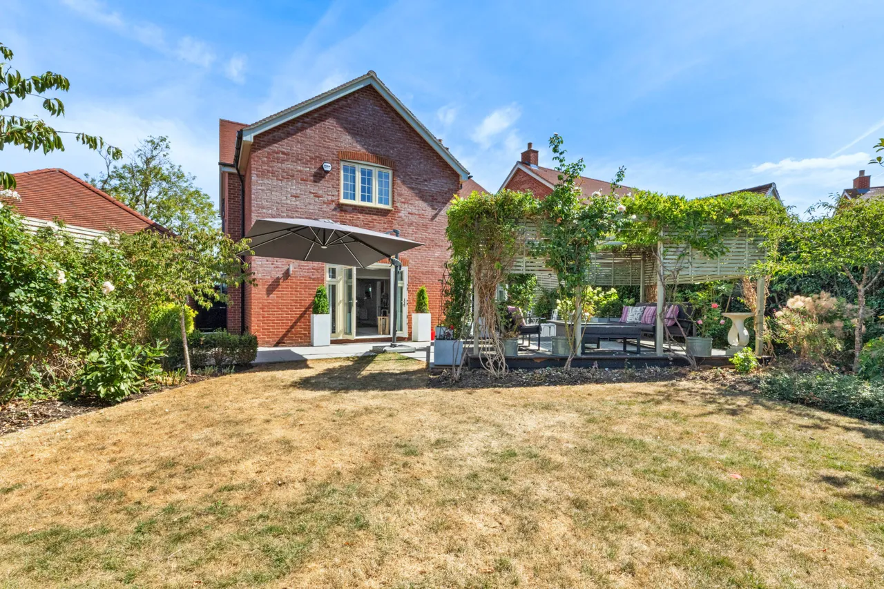 Chapel Drive, Aston Clinton, HP22, photo 21