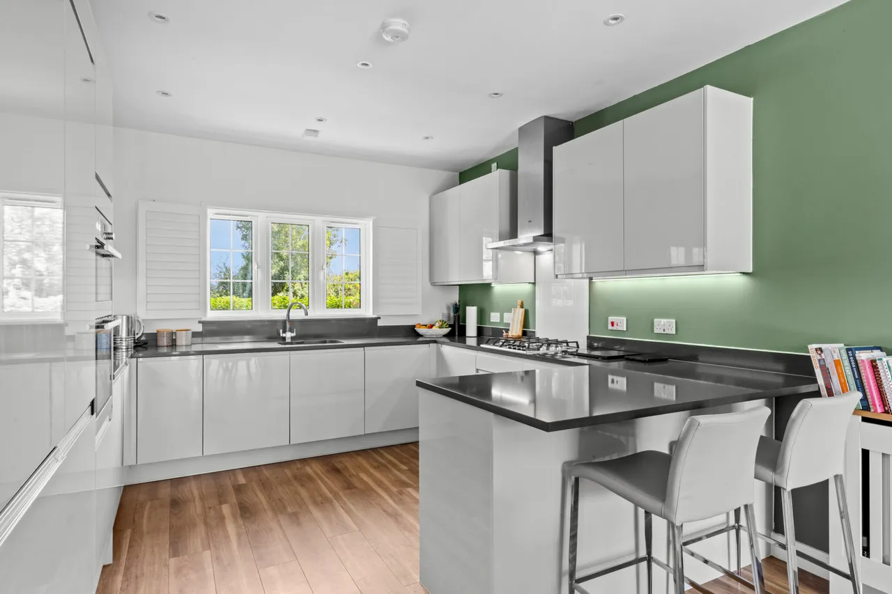 Chapel Drive, Aston Clinton, HP22, photo 6