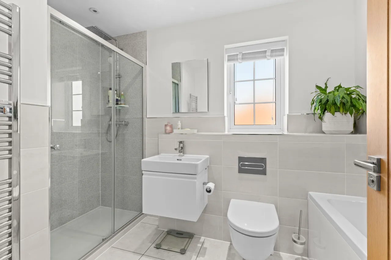 Chapel Drive, Aston Clinton, HP22, photo 13