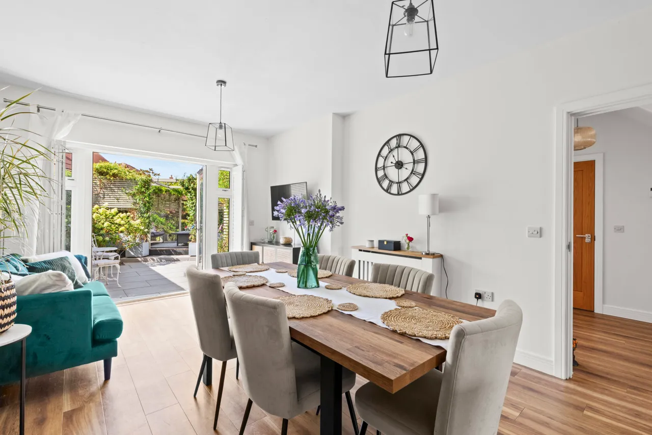 Chapel Drive, Aston Clinton, HP22, photo 2