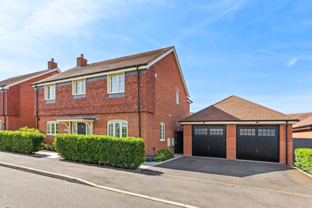 4 bed house for sale, Chapel Drive, Aston Clinton, HP22
