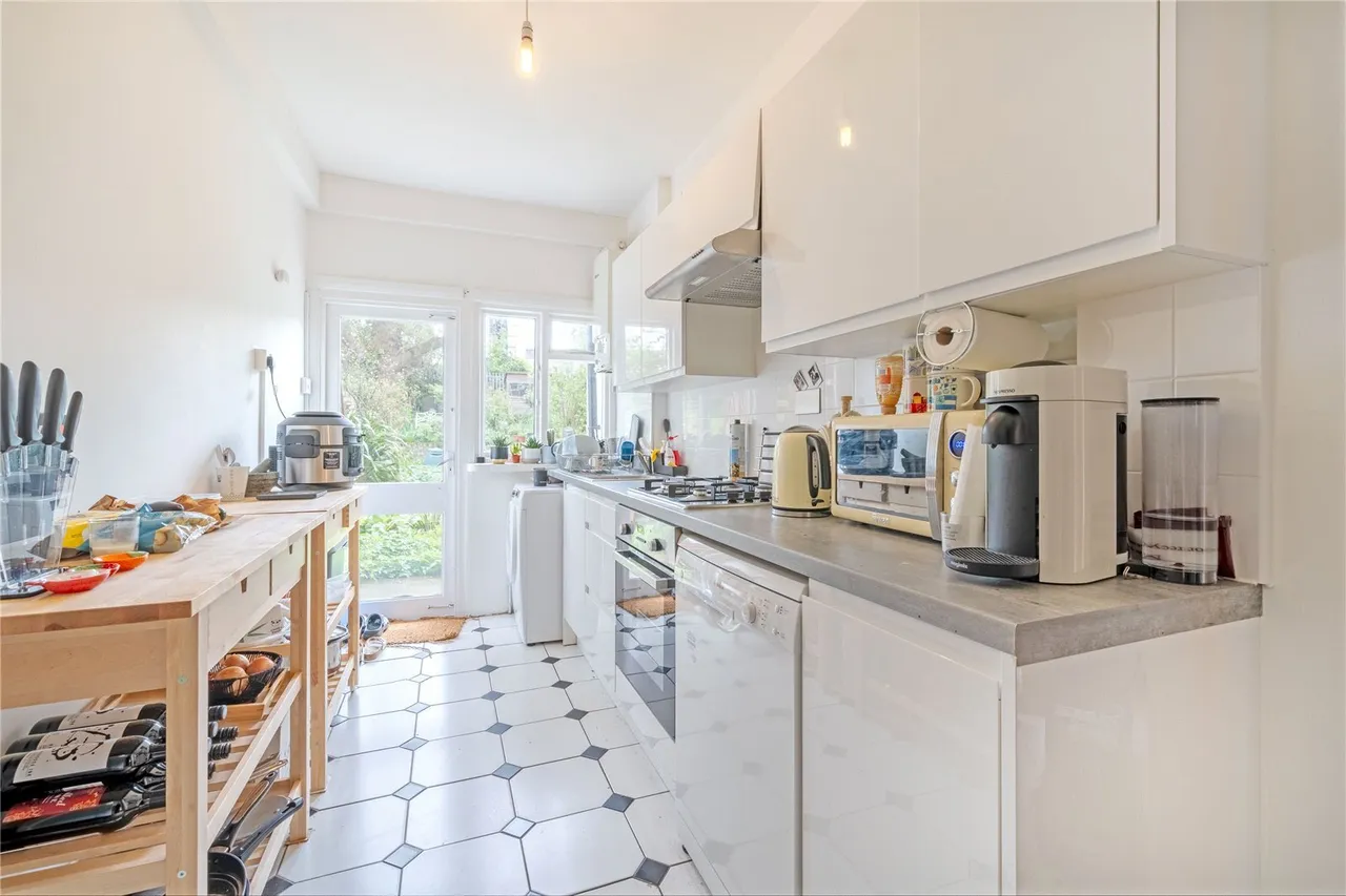 2 bed flat to rent, Brondesbury Villas, Queens Park, NW6
