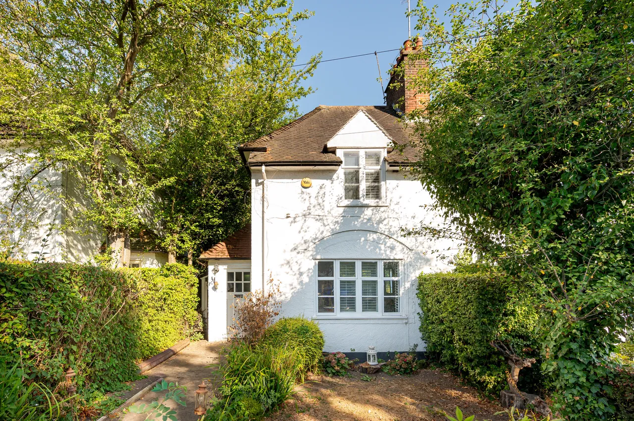 2 bed house for sale — 13 Hogarth Hill, London