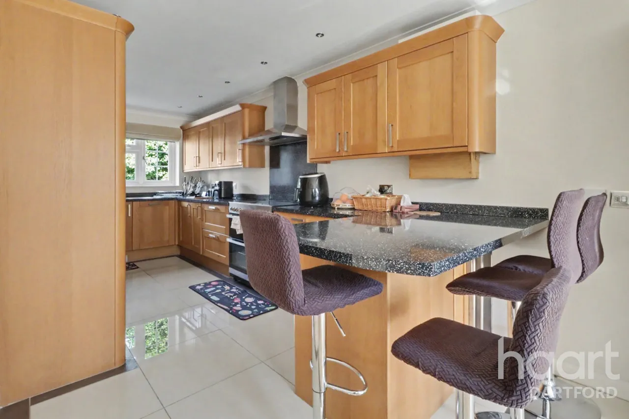 7 bed house for sale, Appleton Drive, Dartford, DA2