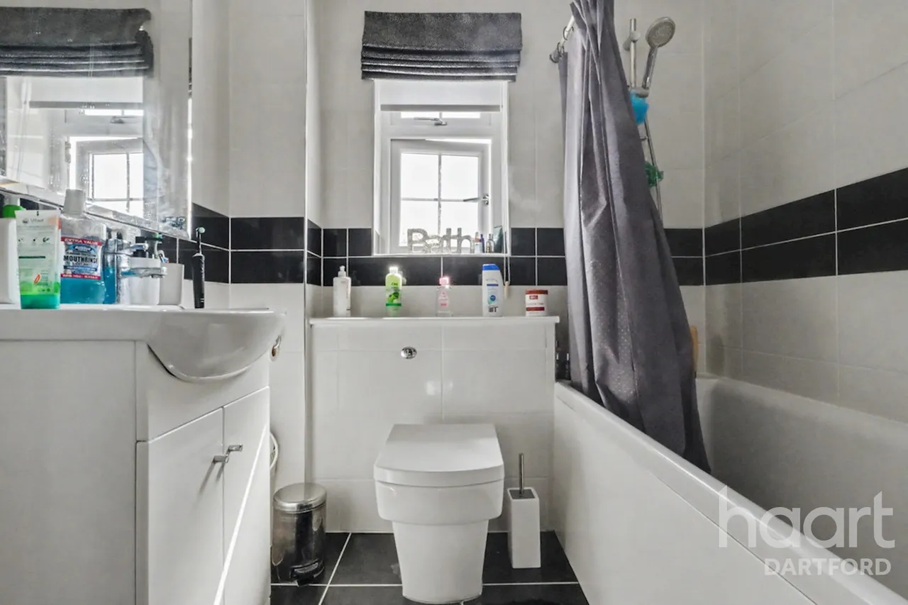 Appleton Drive, Dartford, DA2, photo 12