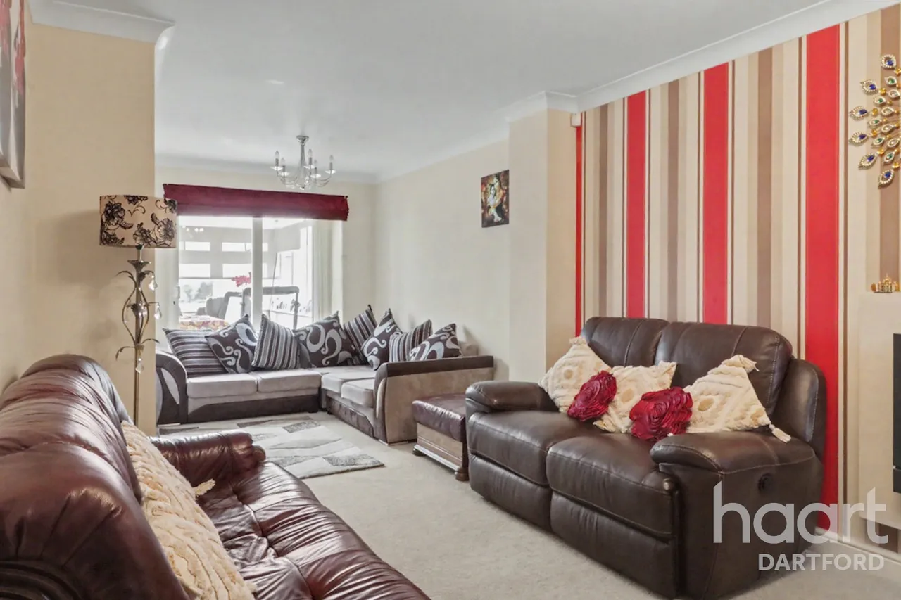 Appleton Drive, Dartford, DA2, photo 2