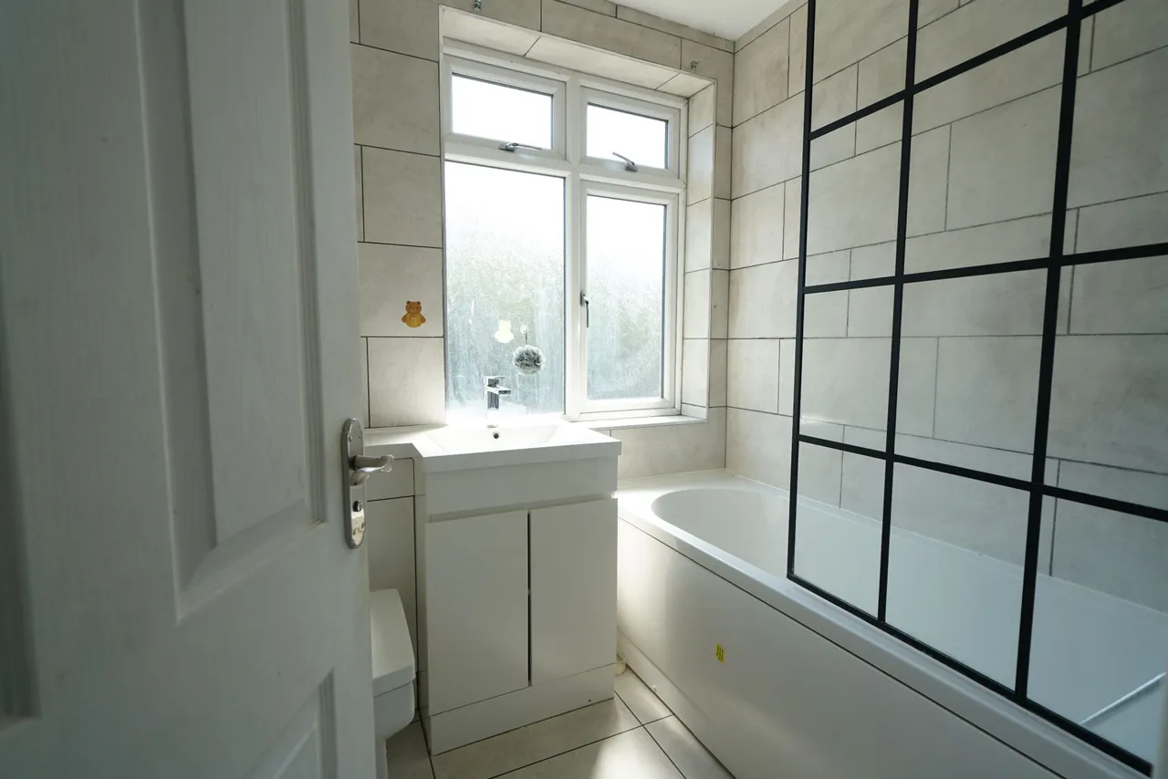 Manser Road, Rainham, Essex, RM13 8NL, photo 15