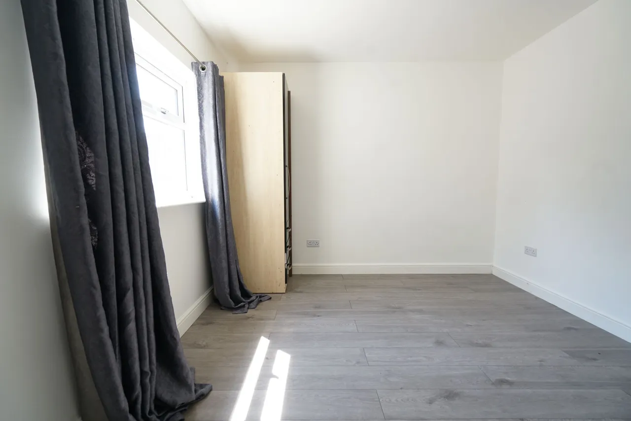 Manser Road, Rainham, Essex, RM13 8NL, photo 4