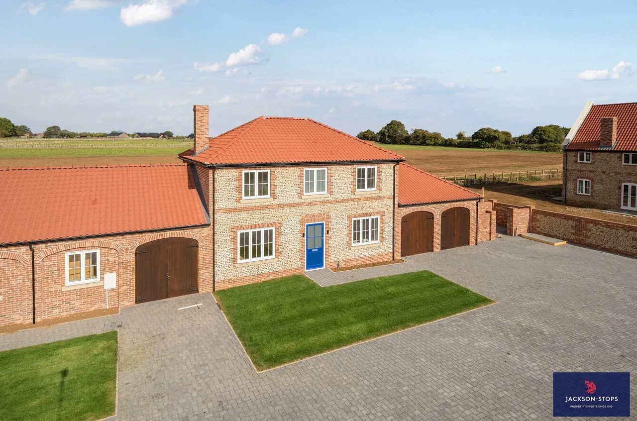4 bed property for sale, Church Street, Fairfields, CB8