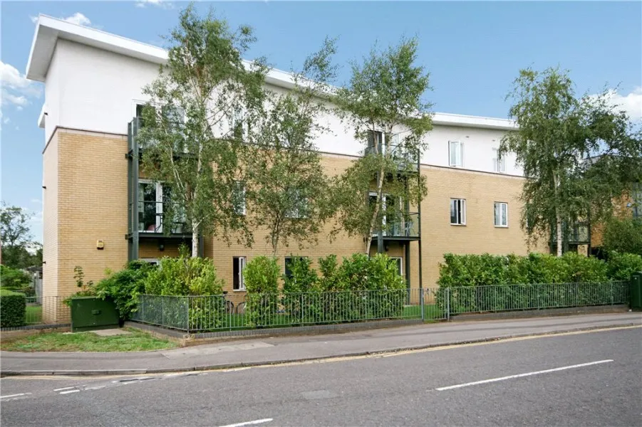 1 bed flat to rent, Byron Road, Addlestone, KT15