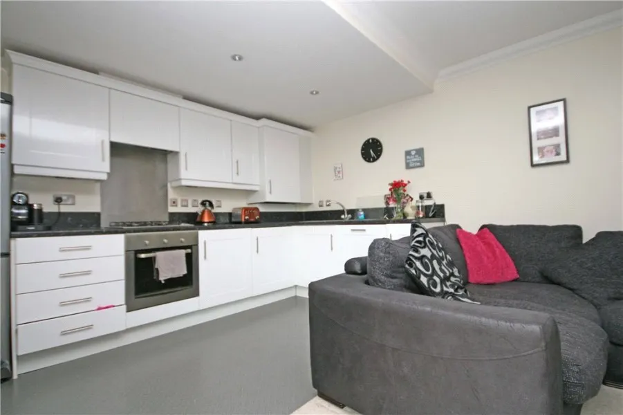 Byron Road, Addlestone, KT15, photo 2