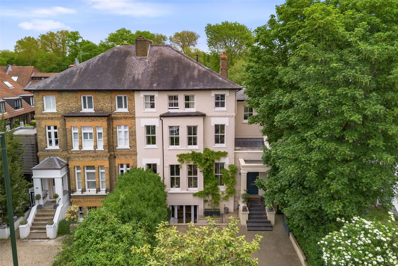 6 bed house for sale — Strawberry Vale, Twickenham, TW1 4SJ