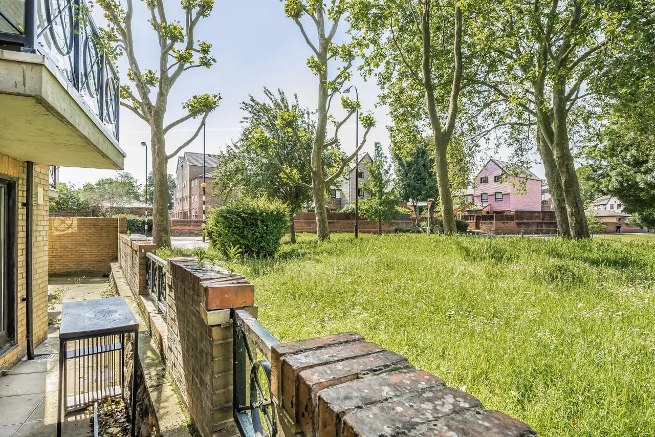 Rotherhithe Street, Surrey Quays, London, SE16, photo 4