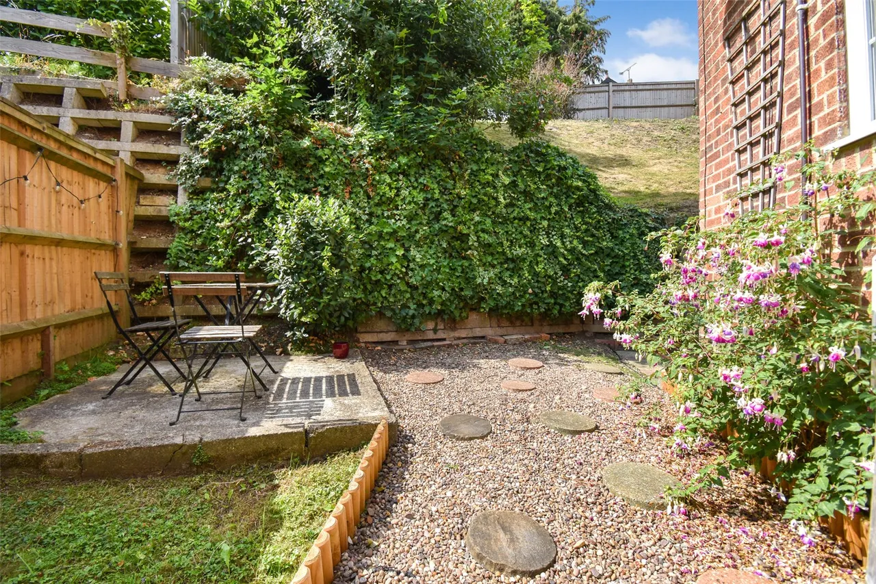 St. Benedicts Close, Aldershot, Hampshire, GU11 3NL, photo 3