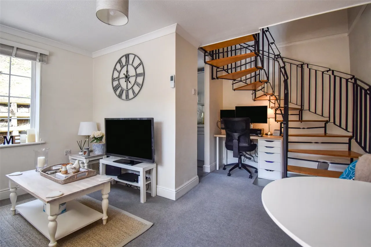 St. Benedicts Close, Aldershot, Hampshire, GU11 3NL, photo 8